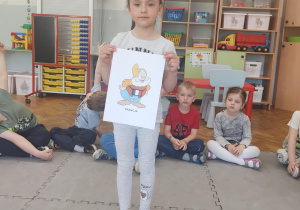 Dziewczynka prezentuje flagę Francji
